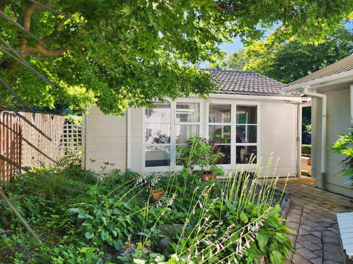 Lakeside Getaway Self-contained Unit Apartment