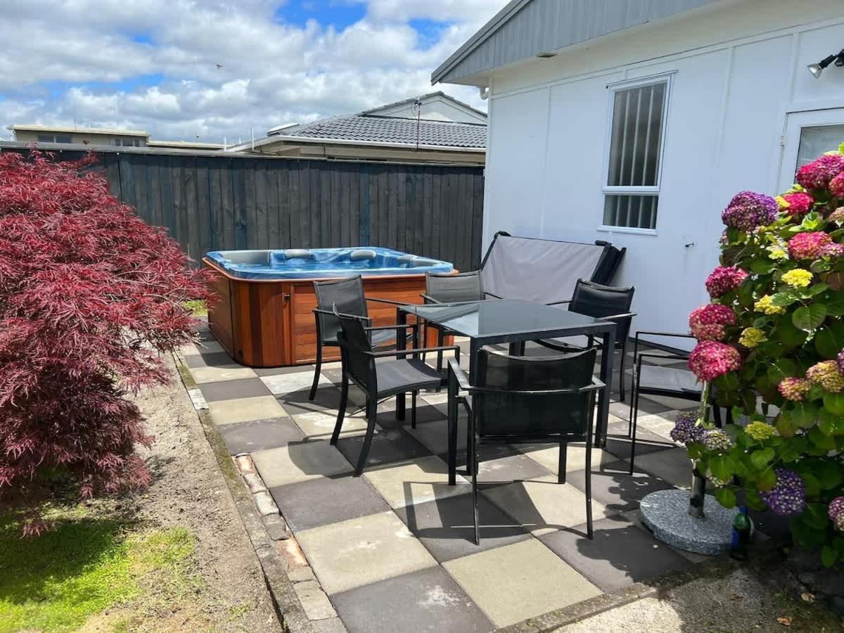Groovy On Grey Holiday home Rotorua