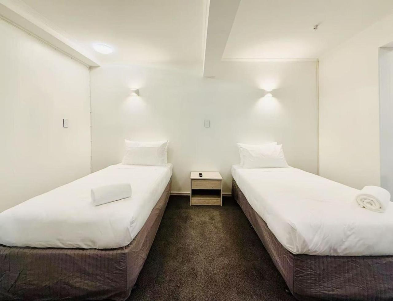 Unit 6 Fenton Summer Hotel *