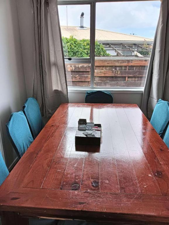 Served 3-bedroom House A Including 5 Double Beds, 1 Single Bed, And 2 King Sofa Beds Holiday home Rotorua