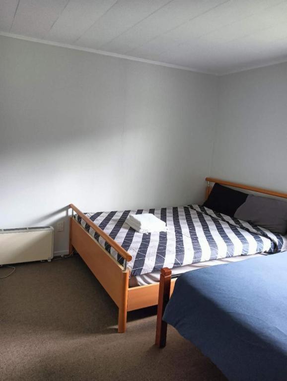 Served 3-bedroom House A Including 5 Double Beds, 1 Single Bed, And 2 King Sofa Beds