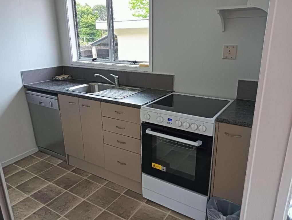 Served 3-bedroom House A Including 5 Double Beds, 1 Single Bed, And 2 King Sofa Beds Holiday home *
