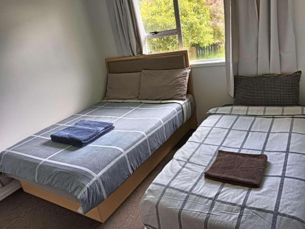 Served 3-bedroom House A Including 5 Double Beds, 1 Single Bed, And 2 King Sofa Beds