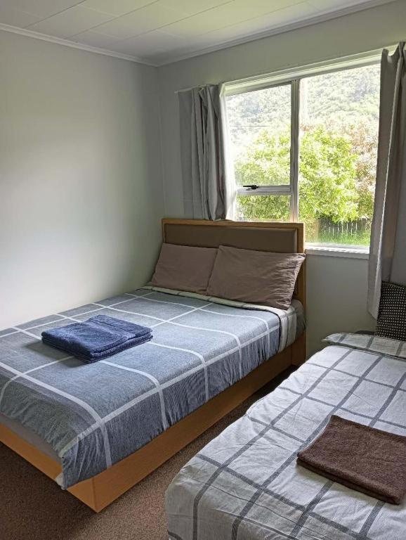 Served 3-bedroom House A Including 5 Double Beds, 1 Single Bed, And 2 King Sofa Beds * Rotorua