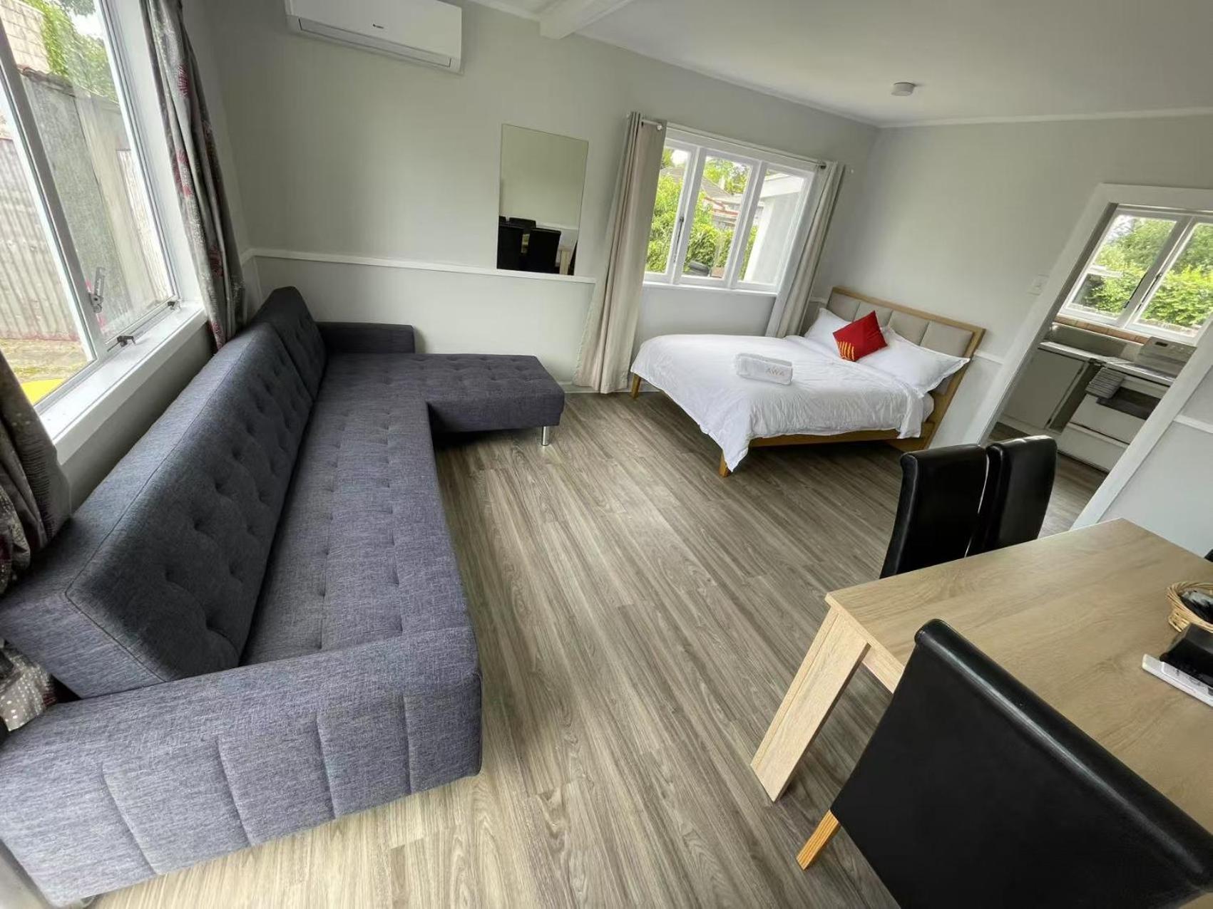 5 Beds Including 3 Double Beds 1 Double Or 2 Single Sofa Beds House At 22b Pererika St Holiday home *