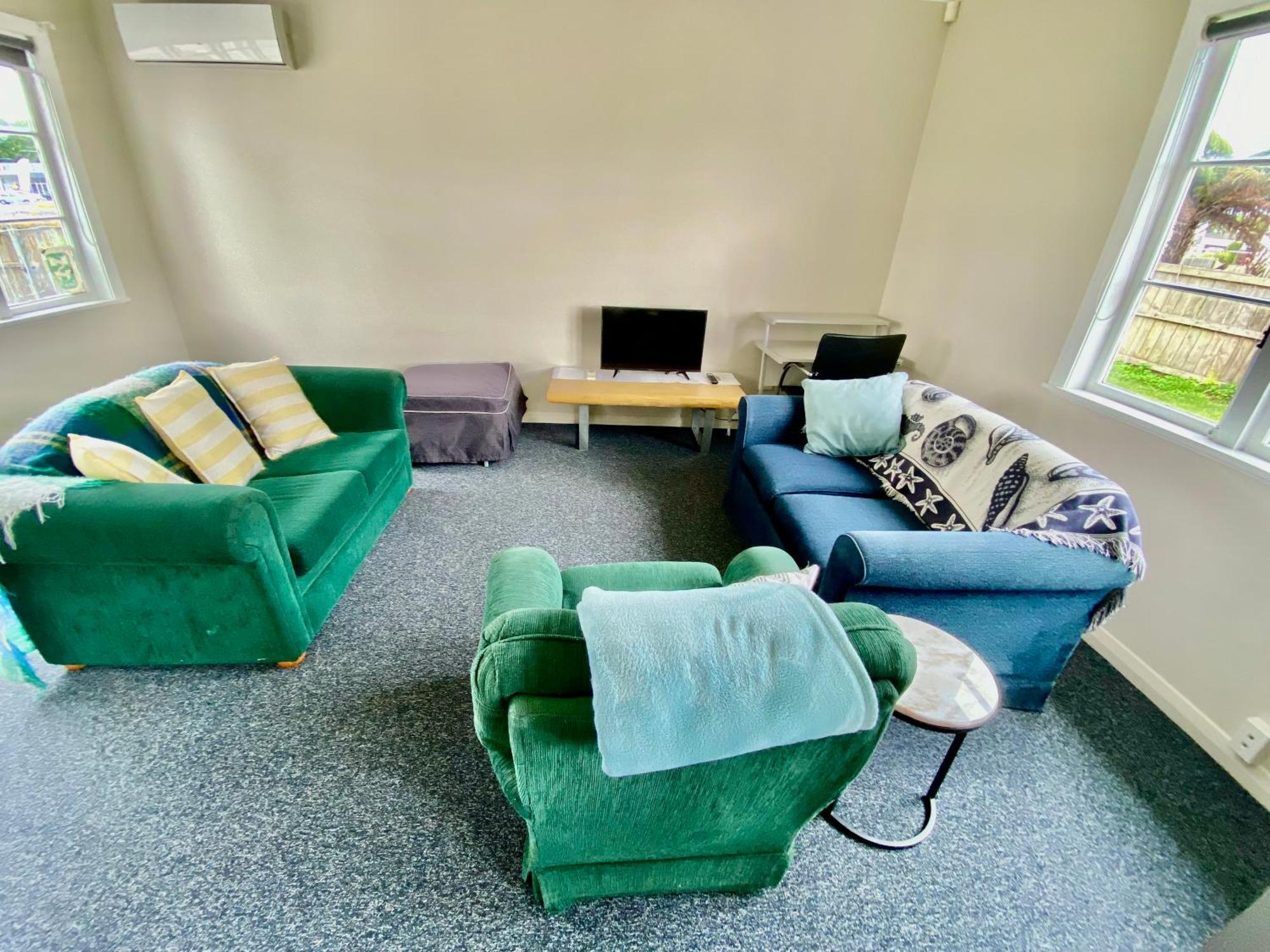 Holiday home Whole House, Amohau St Opposite Trade - 3 Bedrooms, Sleeps Up To 6, 5 Beds, Wheel Chair Friendly