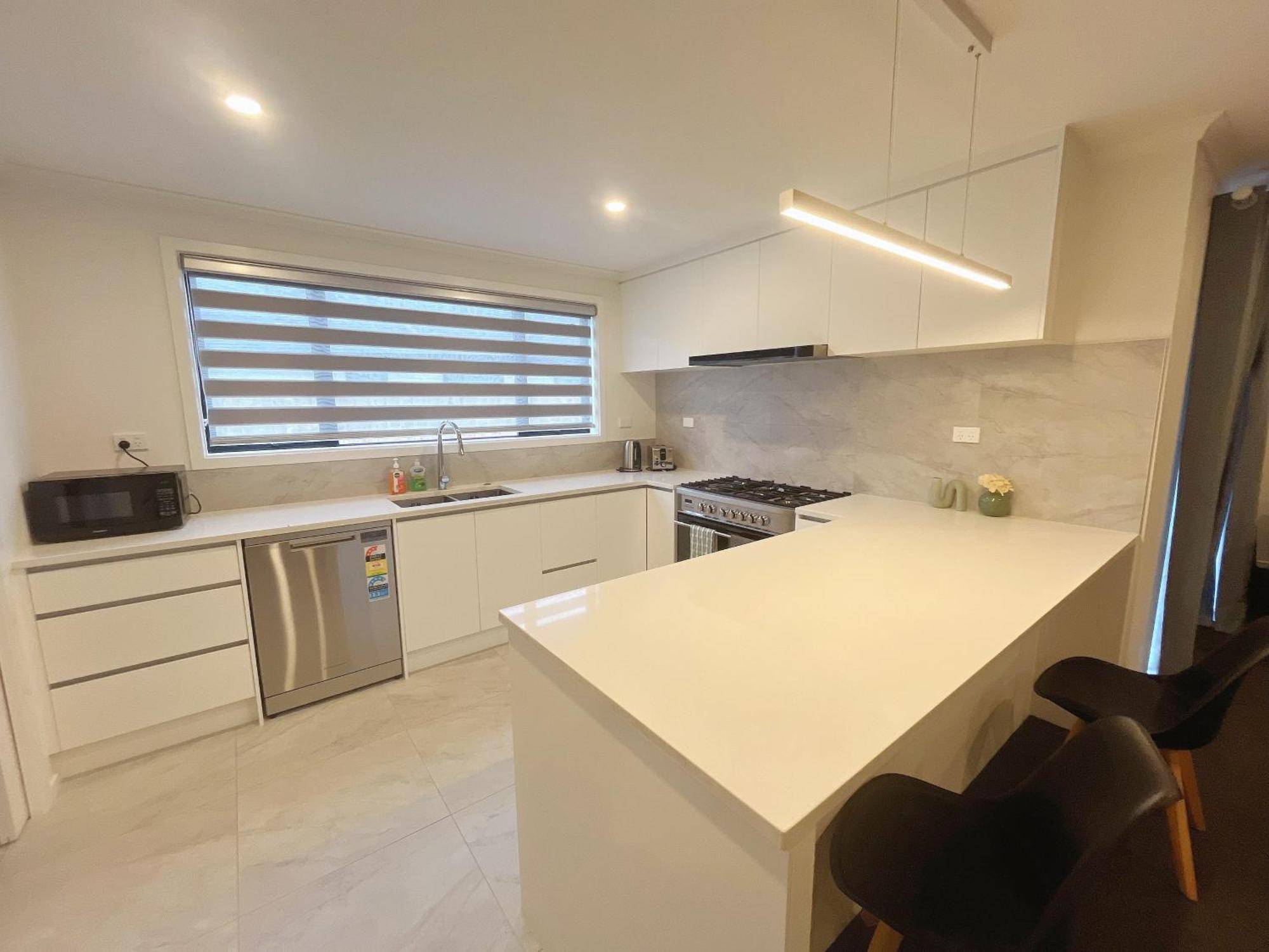 Sunshine Brand New 4 Bedroom House * Rotorua