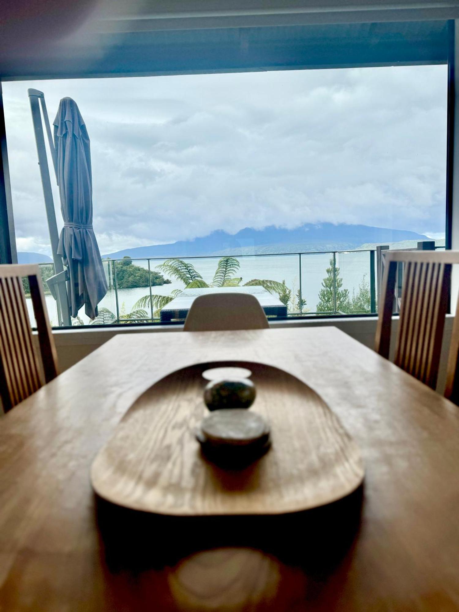 Edge Retreat, Tarawera