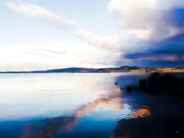 Holiday home Tatai Edge - 4 Bed Lakefront *