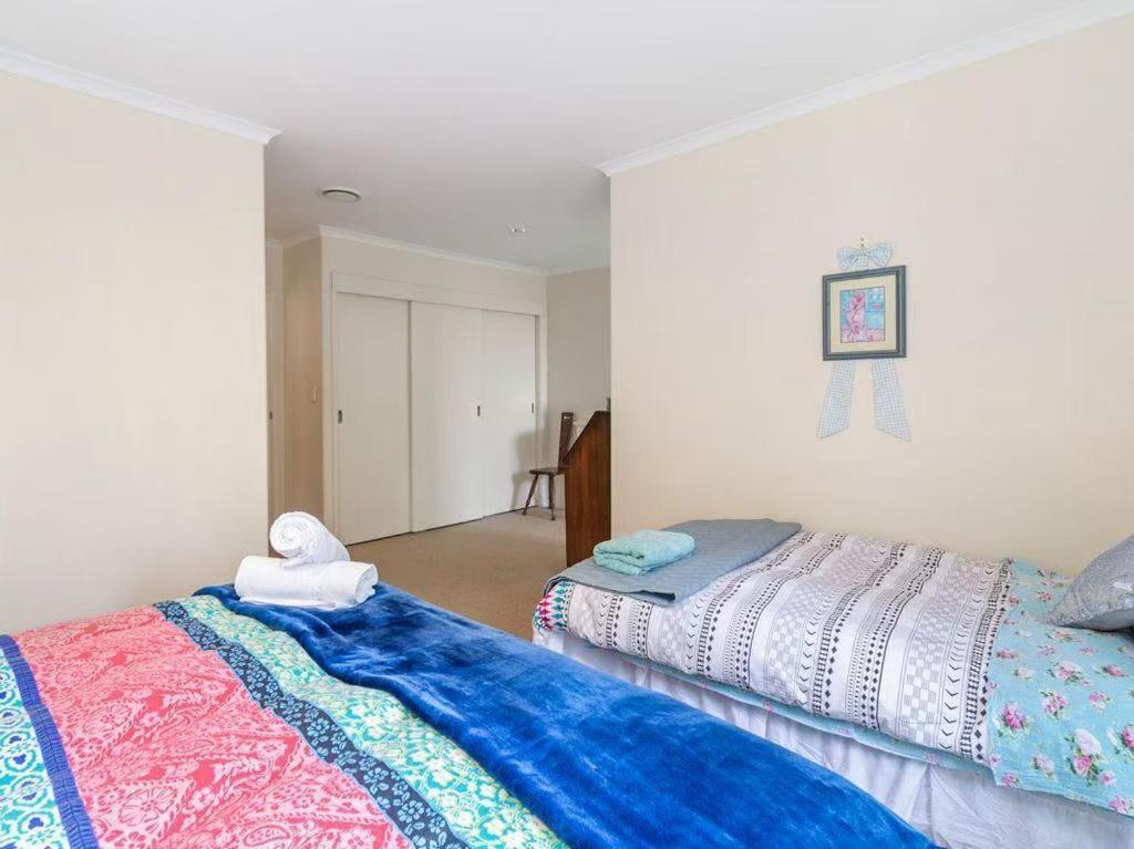 Holiday home Tatai Edge - 4 Bed Lakefront