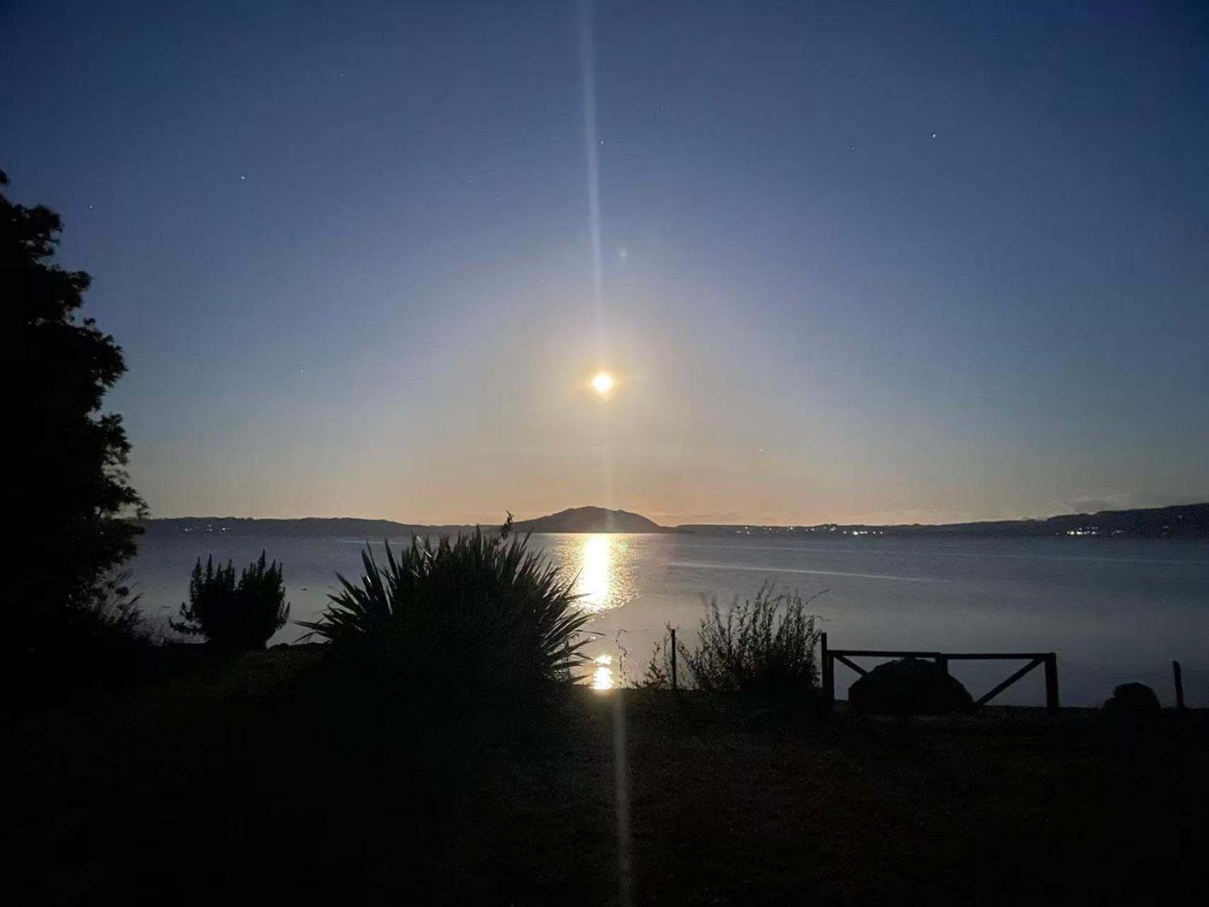 Tatai Edge - 4 Bed Lakefront * Rotorua