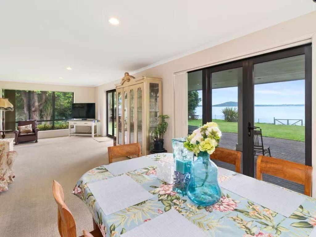 Holiday home Tatai Edge - 4 Bed Lakefront Rotorua