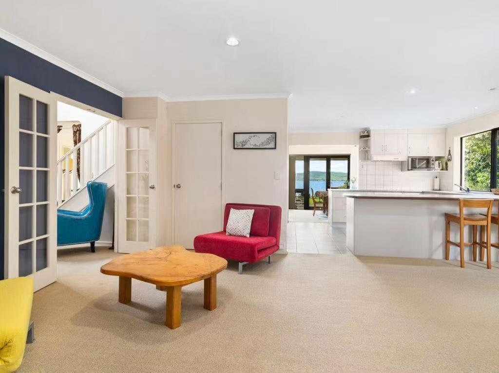 Holiday home Tatai Edge - 4 Bed Lakefront