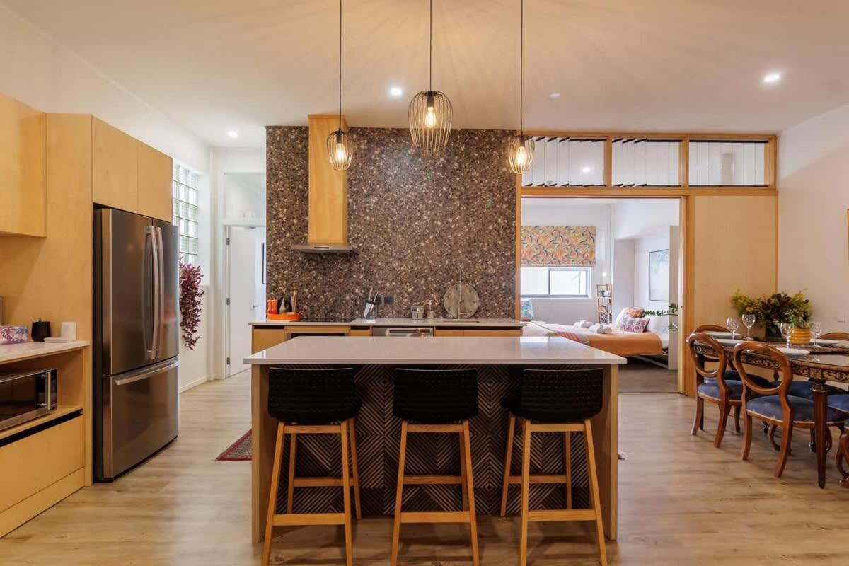 Tutanekai - Chic 3 Bedroom 2 Bathroom Apartment