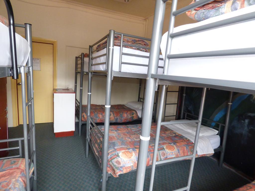 Cactus Jacks Backpackers Hostel *
