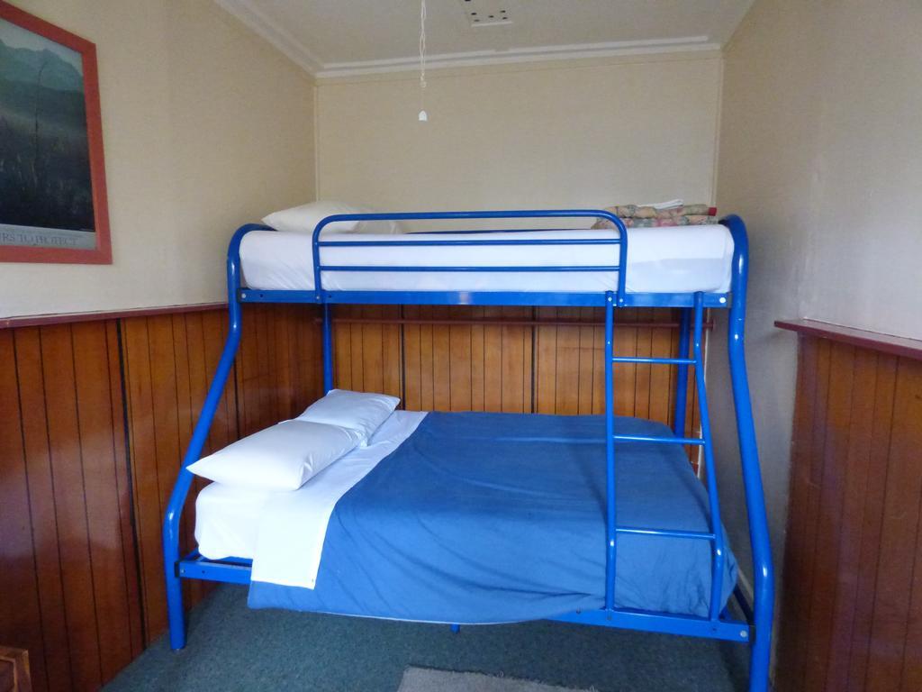 Cactus Jacks Backpackers Hostel *