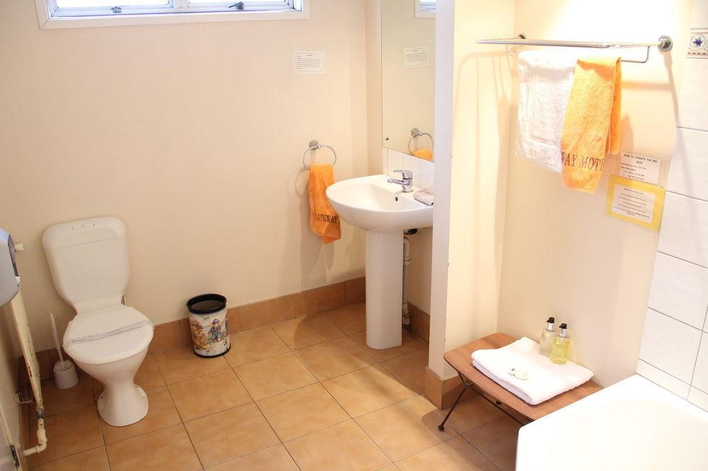 Gateway International Motel 3*
