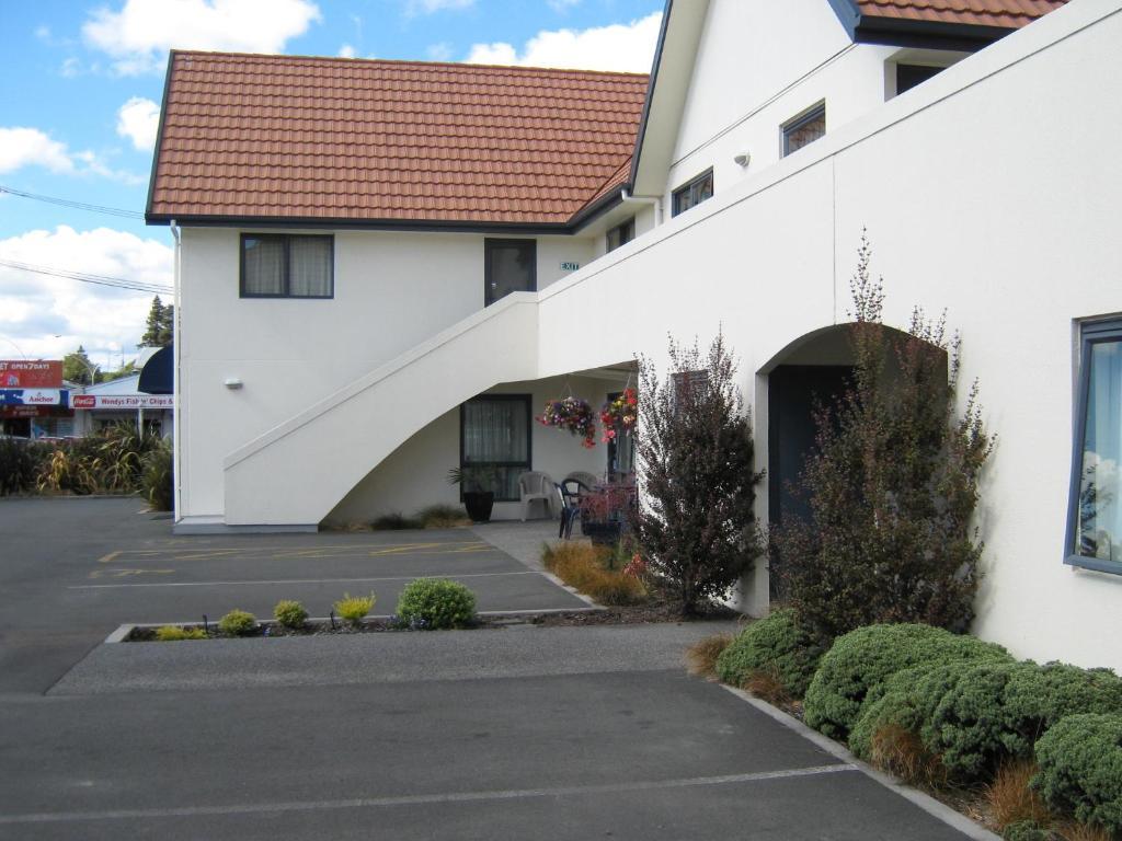 Bella Vista Motel 4*