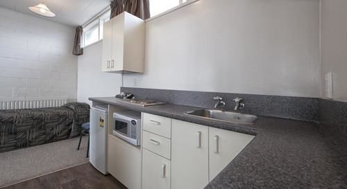 Aura Motel 4*