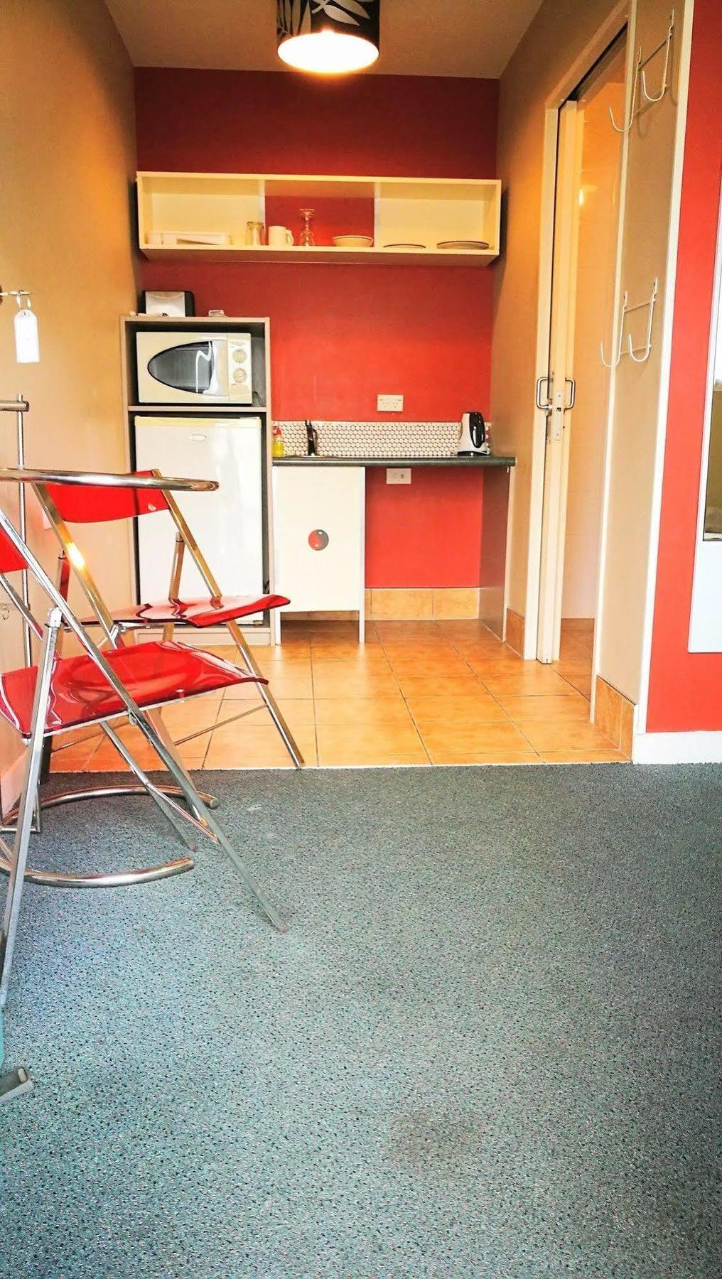 Astray Motel 3*
