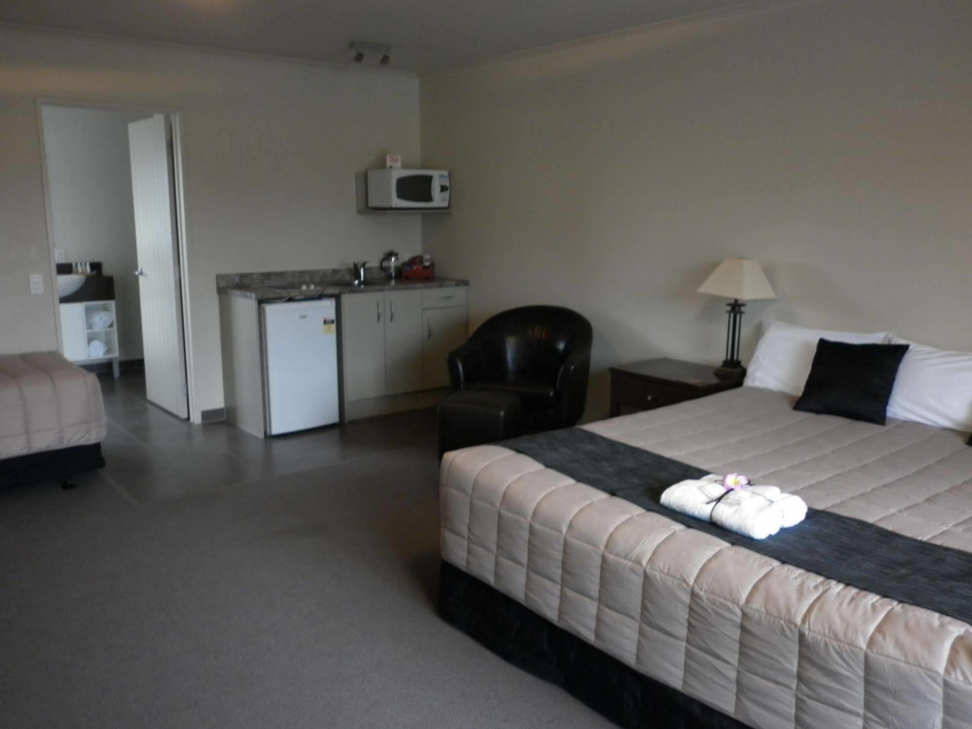 Motel Executive On Fenton