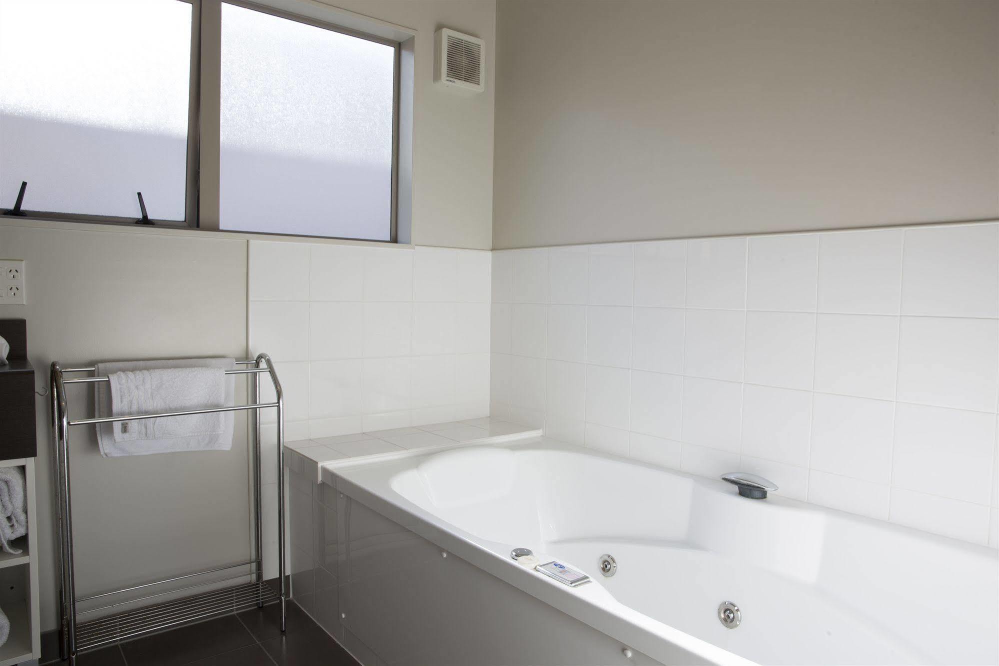 Motel Executive On Fenton 4*