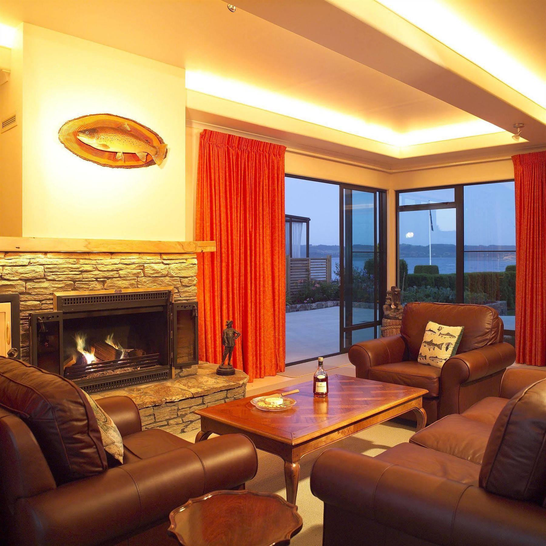 Nicara Lakeside *