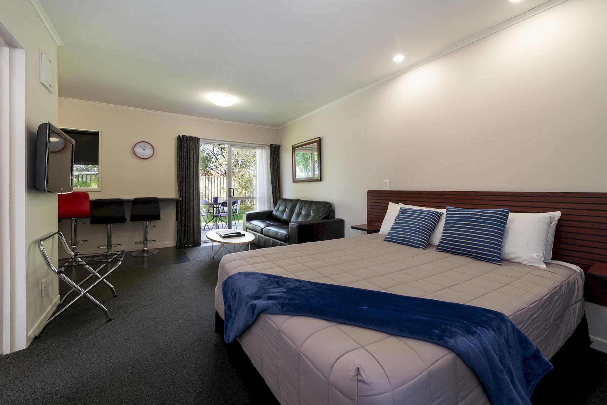 Red Rock Thermal - Mineral Pool Motel 4*