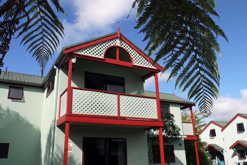 Smoke Hot Springs & Camp Hostel Rotorua