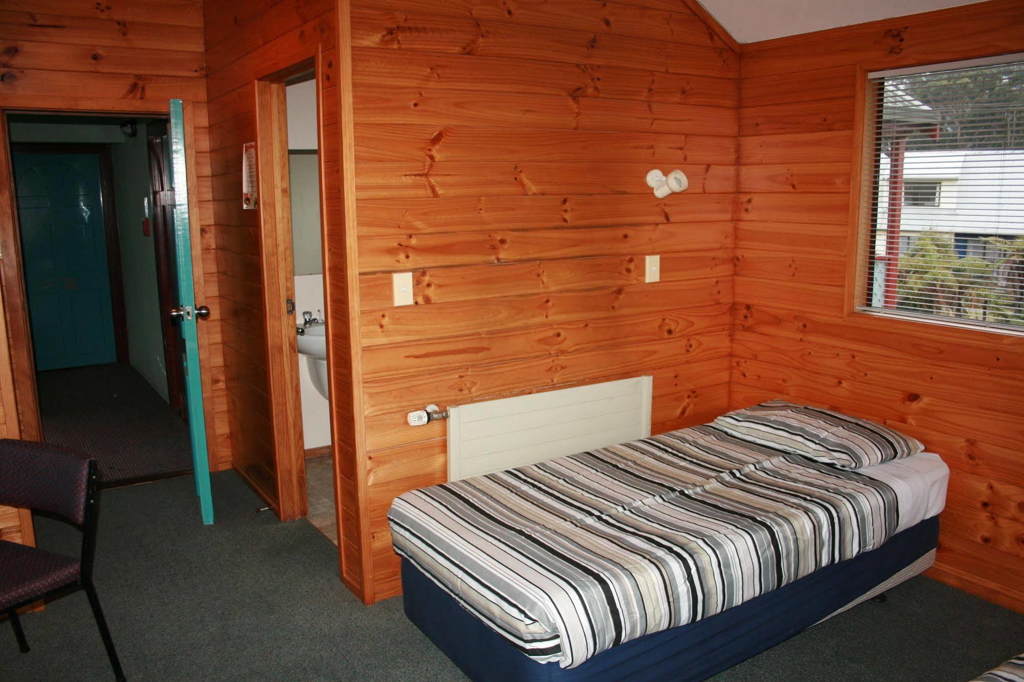 Smoke Hot Springs & Camp * Rotorua