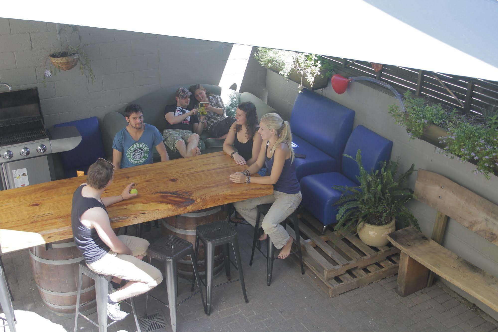 Downtown Backpackers Hostel *