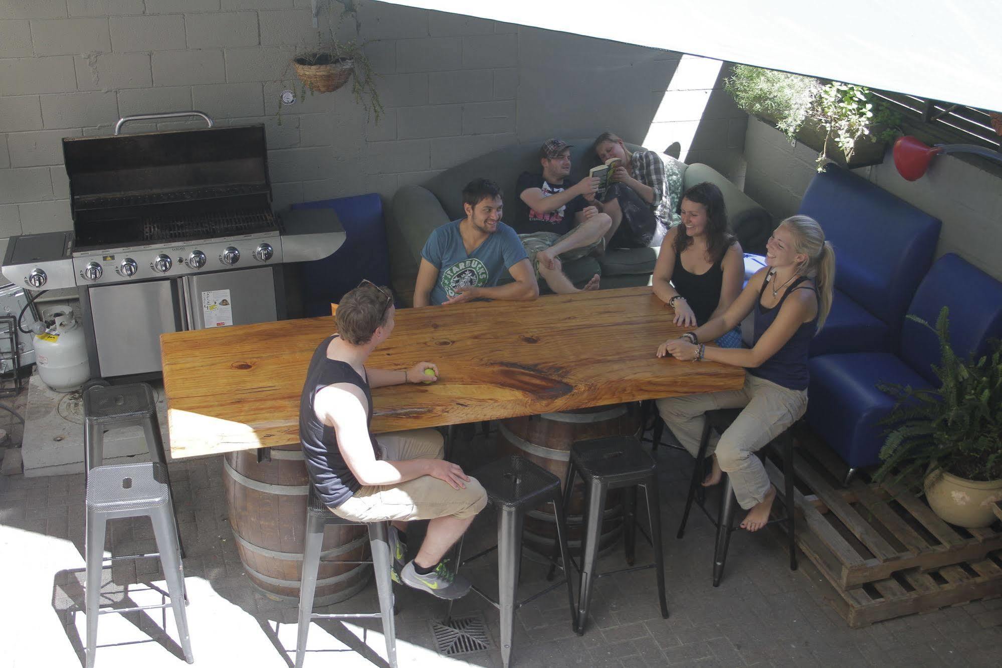 Downtown Backpackers Hostel *