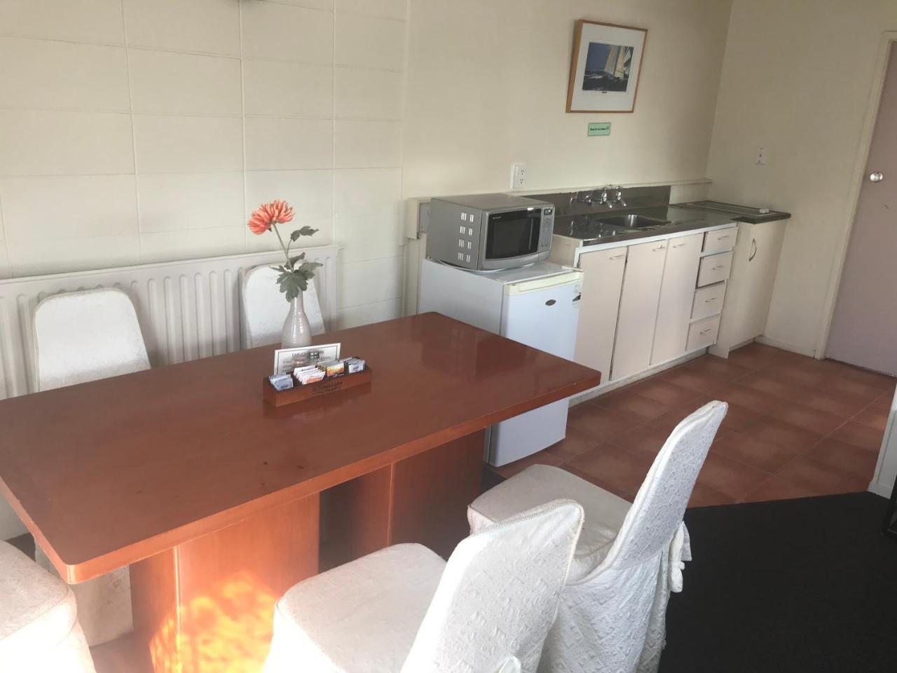 Gateway International Motel