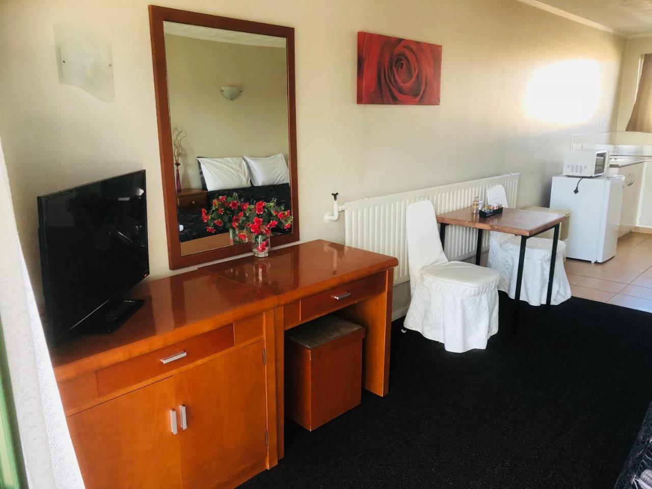 Gateway International Motel