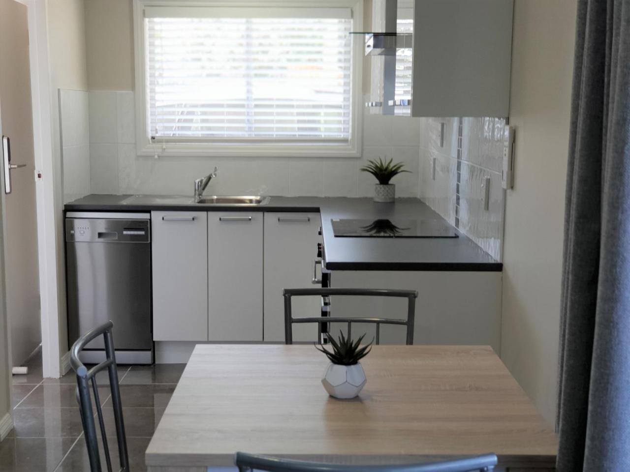 Rose Unit 6 Rotorua-accommodation &