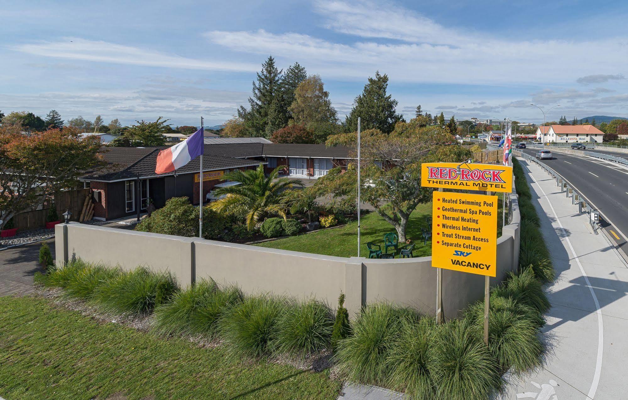 Red Rock Thermal - Mineral Pool 4* Rotorua