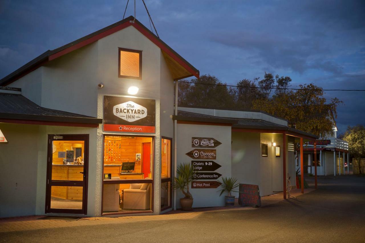 Hostel Smoke Hot Springs & Camp