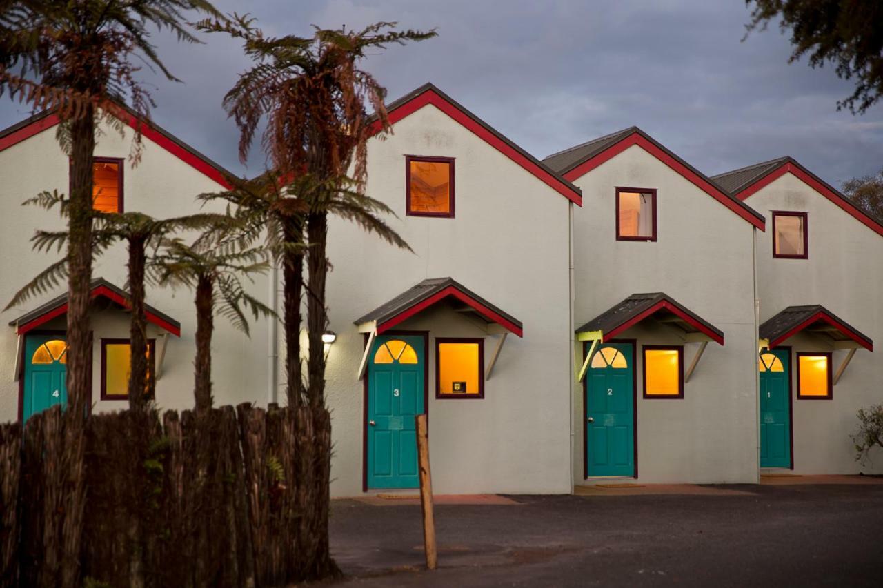 Smoke Hot Springs & Camp Hostel Rotorua