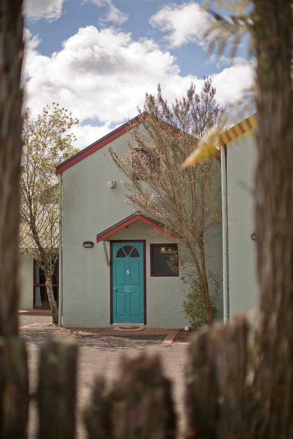 Hostel Smoke Hot Springs & Camp
