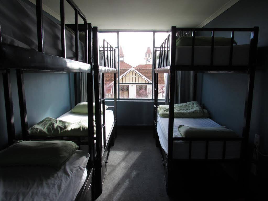 Downtown Backpackers Hostel *