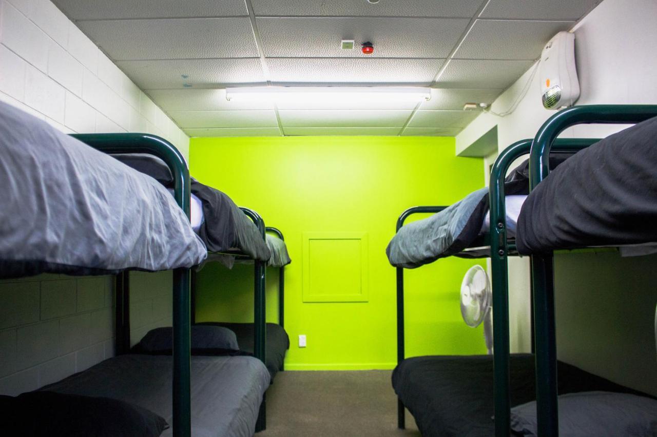 Planet Backpackers Hostel *