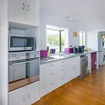 Family Friendly, Quiet, Cozy Stay In Rotorua With Free Wifi