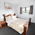 Family Friendly, Quiet, Cozy Stay In Rotorua With Free Wifi