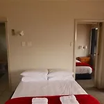 Jack & Di\'S Waiteti Lake Front Motel