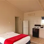 Jack & Di\'S Waiteti Lake Front Motel