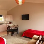 Jack & Di\'S Waiteti Lake Front Motel