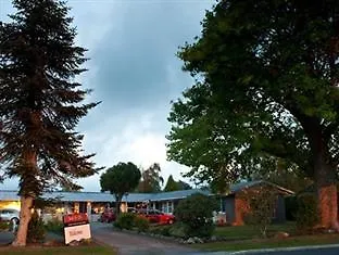 Jack & Di\'S Waiteti Lake Front Motel