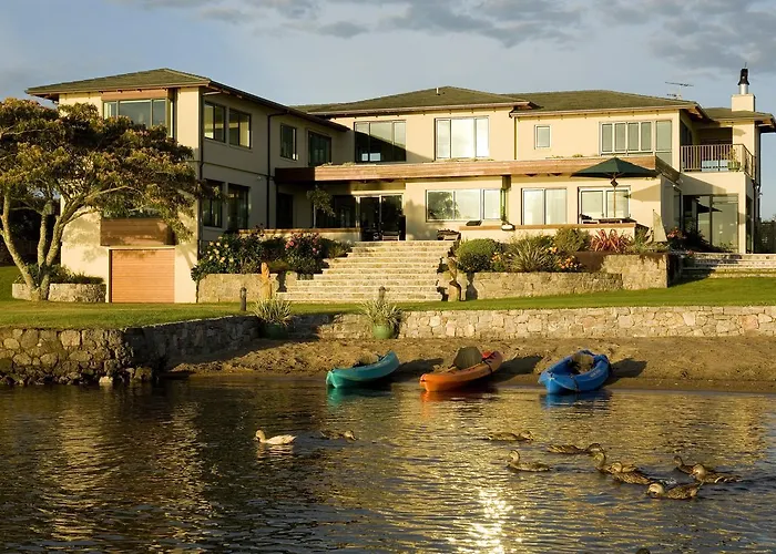 Nicara Lakeside Lodge