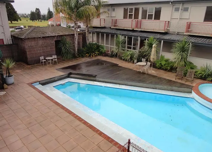 Silver Oaks Hotel - Geyserland