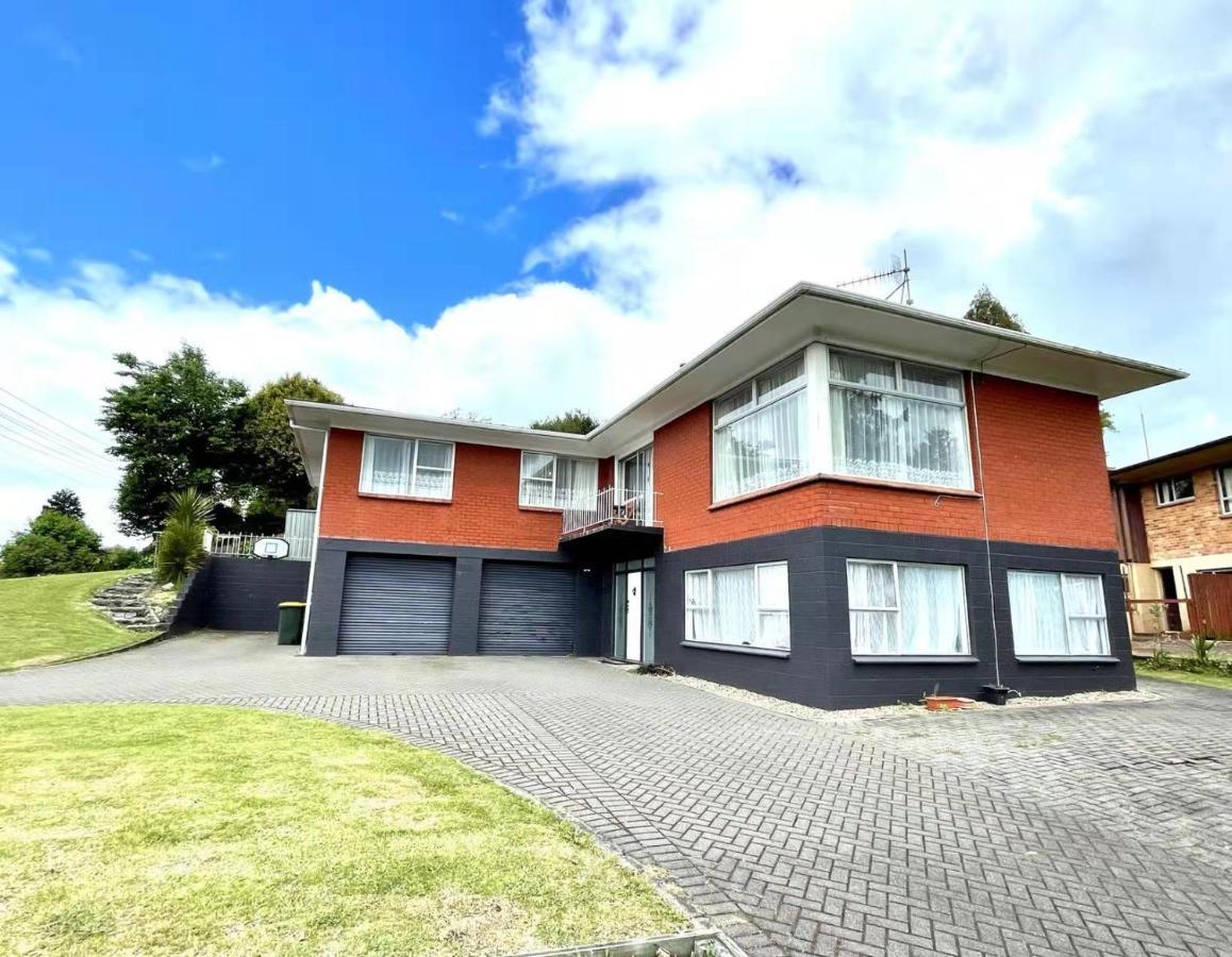 Holiday home Just Like Your Own House -free Wine
